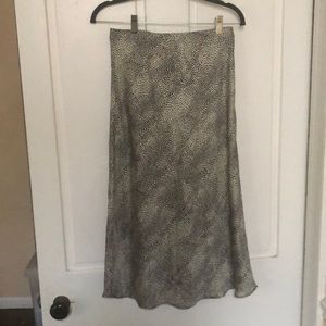 Satin midi skirt leopard print, Size M.